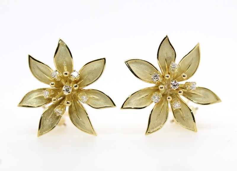 Estate 18 Karat Yellow Gold Diamond Flower Earrings